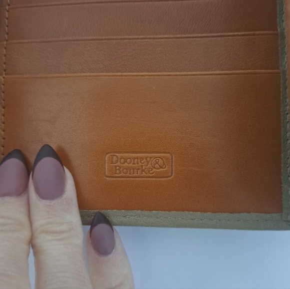 Dooney& Bourke Trifold All Weather Leather Wallet Taupe British Tan NWT - Picture 5 of 10